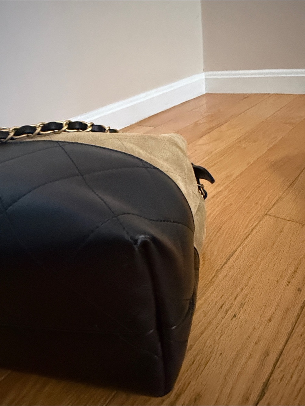 CHANEL 25 beige suede and black lambskin - Picture 5 of 12